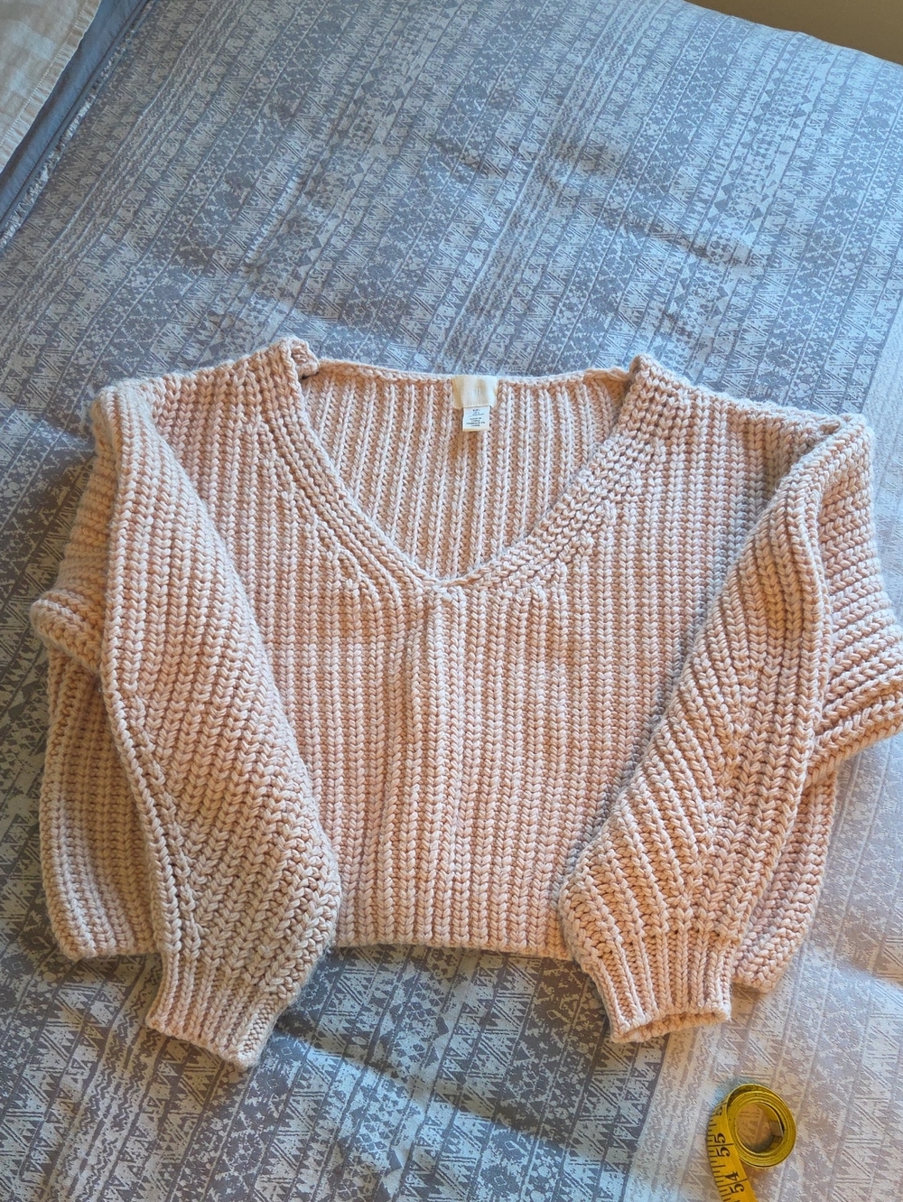 H&M Women's V-Neck Chunky Knit Sweater in Light Blush